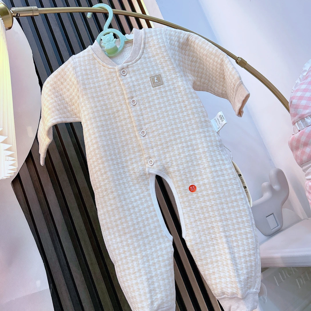 TT空气层开档连体衣新生儿长袖