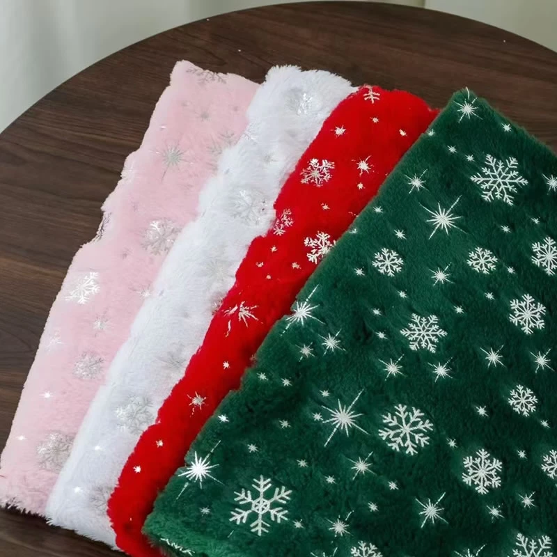 圣诞雪花布 红蓝格纹布小香风雪花绒毛布花店花束包装材料