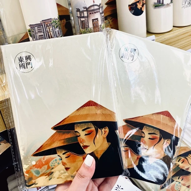 最美东兴文创系列东兴国门京族笔记本A5