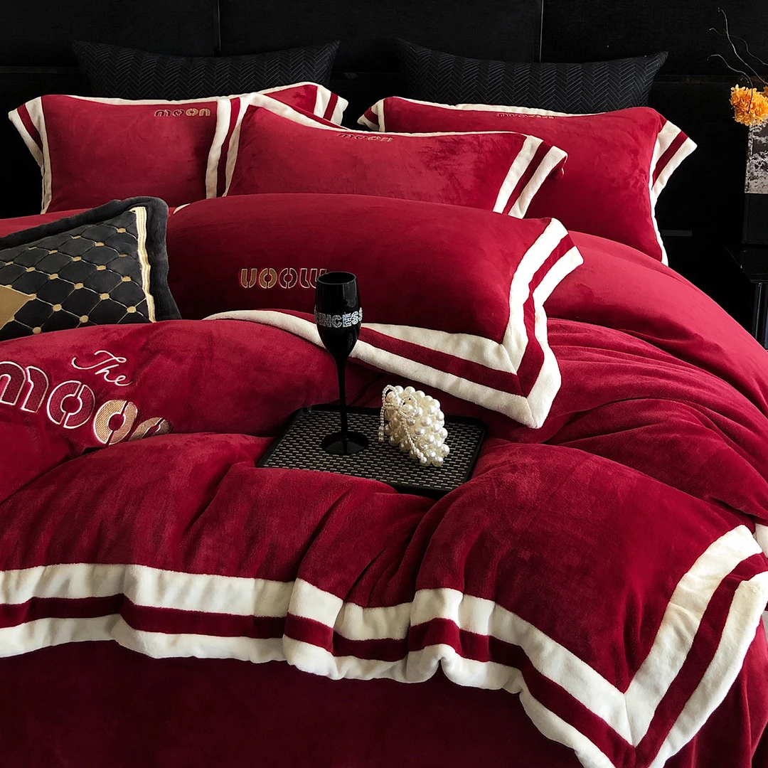 喜兹 喜奈 刺绣拼接牛奶绒加厚保暖四件套 不易掉毛不静电床品