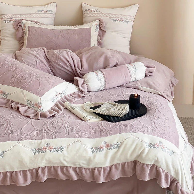 喜兹 浪漫主义 牛奶绒高克重四件套 进口雕花绒刺绣荷叶边保暖床