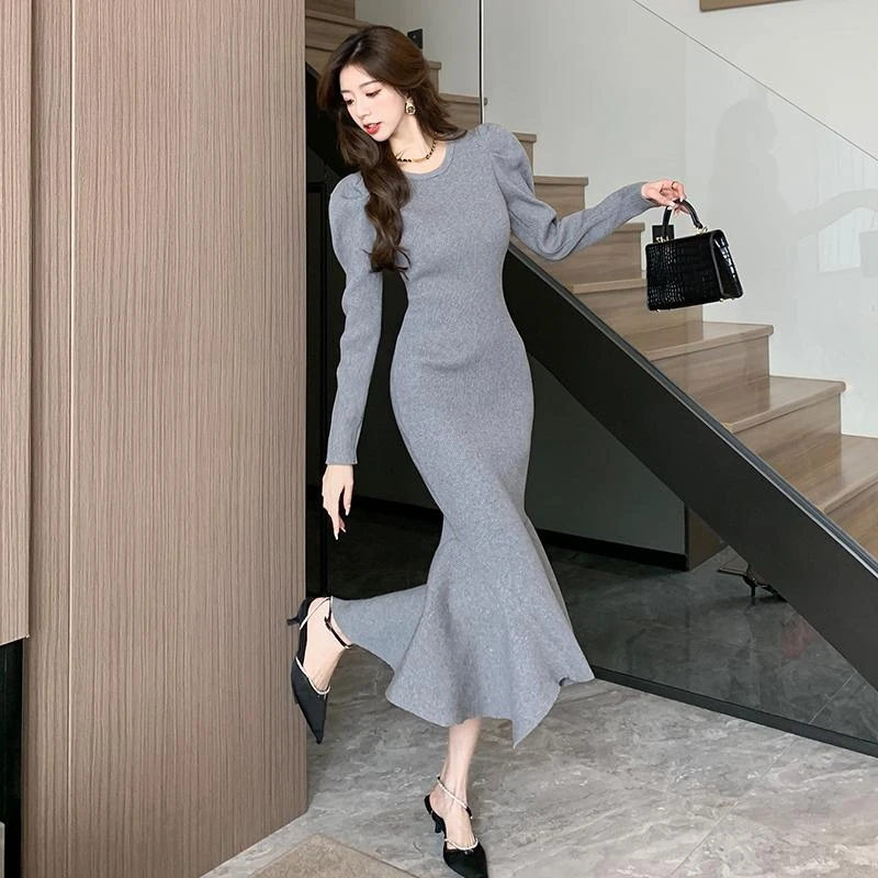 秋冬新款法式赫本风圆领泡泡袖针织连衣裙修身包臀显瘦鱼尾长裙女