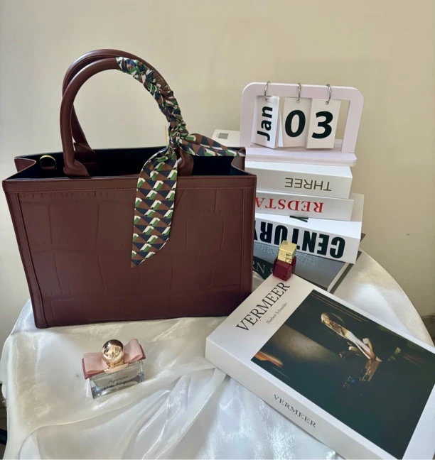 时尚轻奢大气潮流百搭女士可斜挎托特包