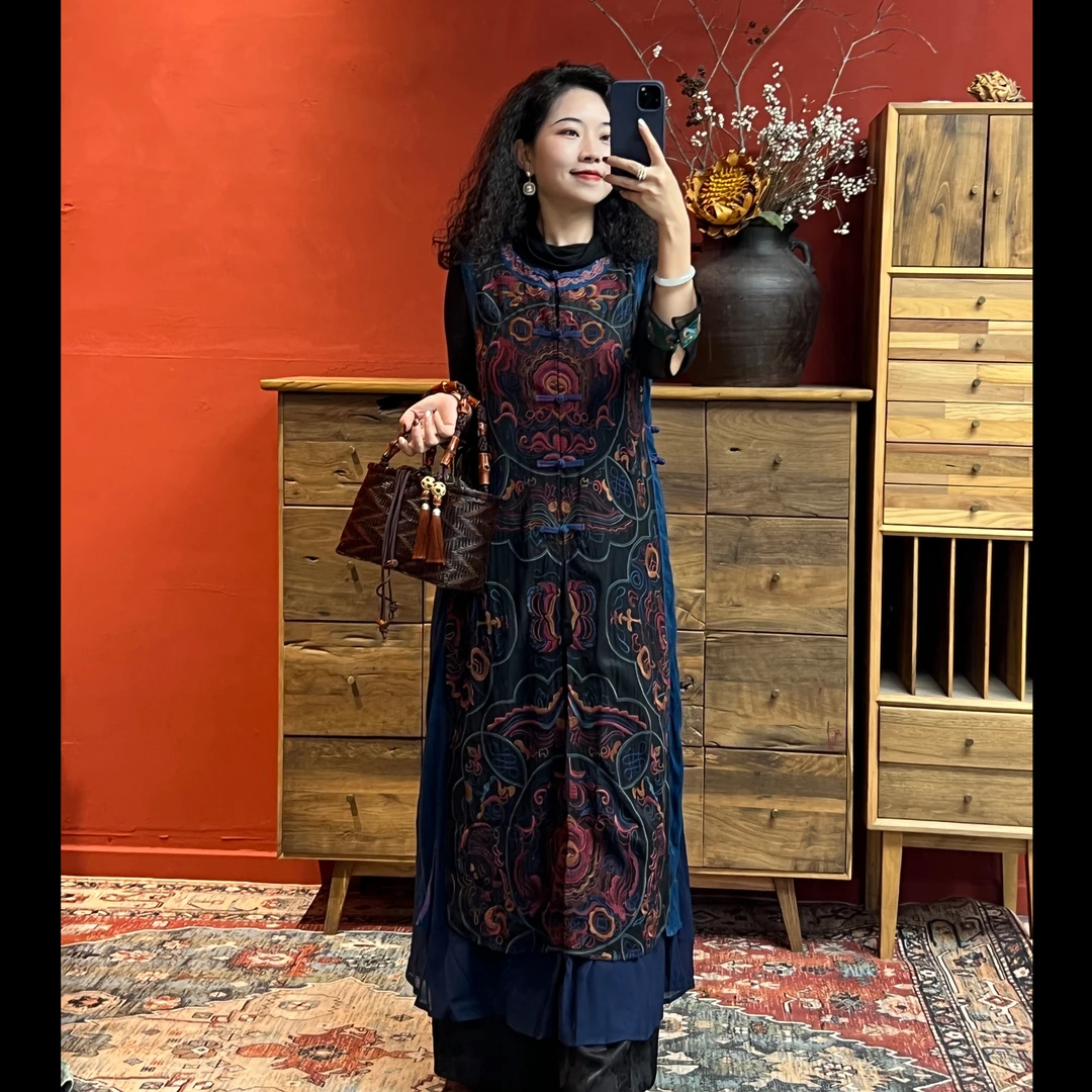 【羊在在】民族风国风宽松复古重工刺绣无袖盘扣背心连衣裙L90080