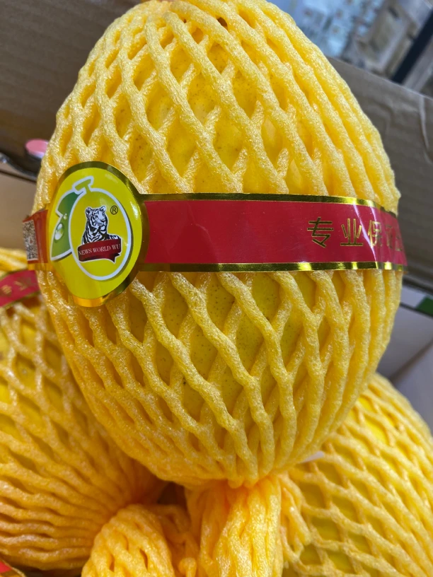 王品密瓜，每箱2个毛重约4斤左右，产地海南