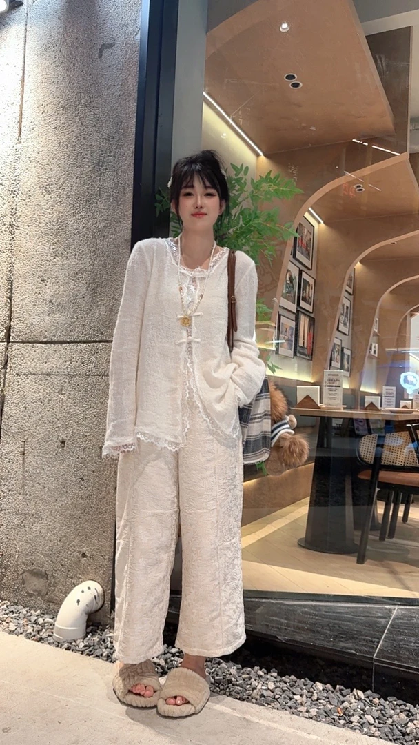 【白郁】气质百搭轻奢蕾丝宽松长袖179