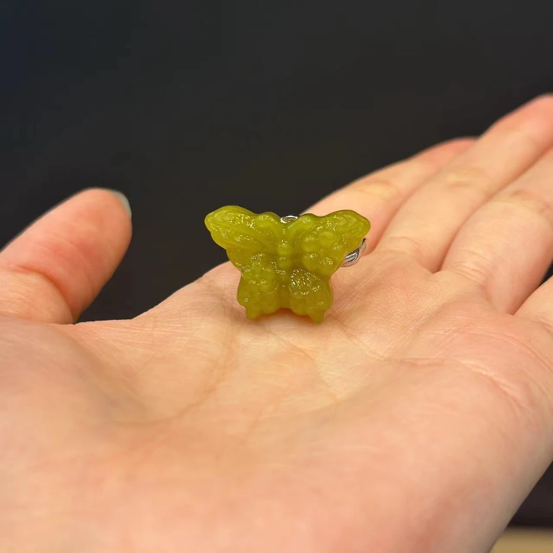 玉蝴蝶精美戒指-