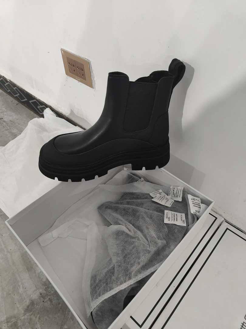 0111低帮修面皮厚底切尔西靴