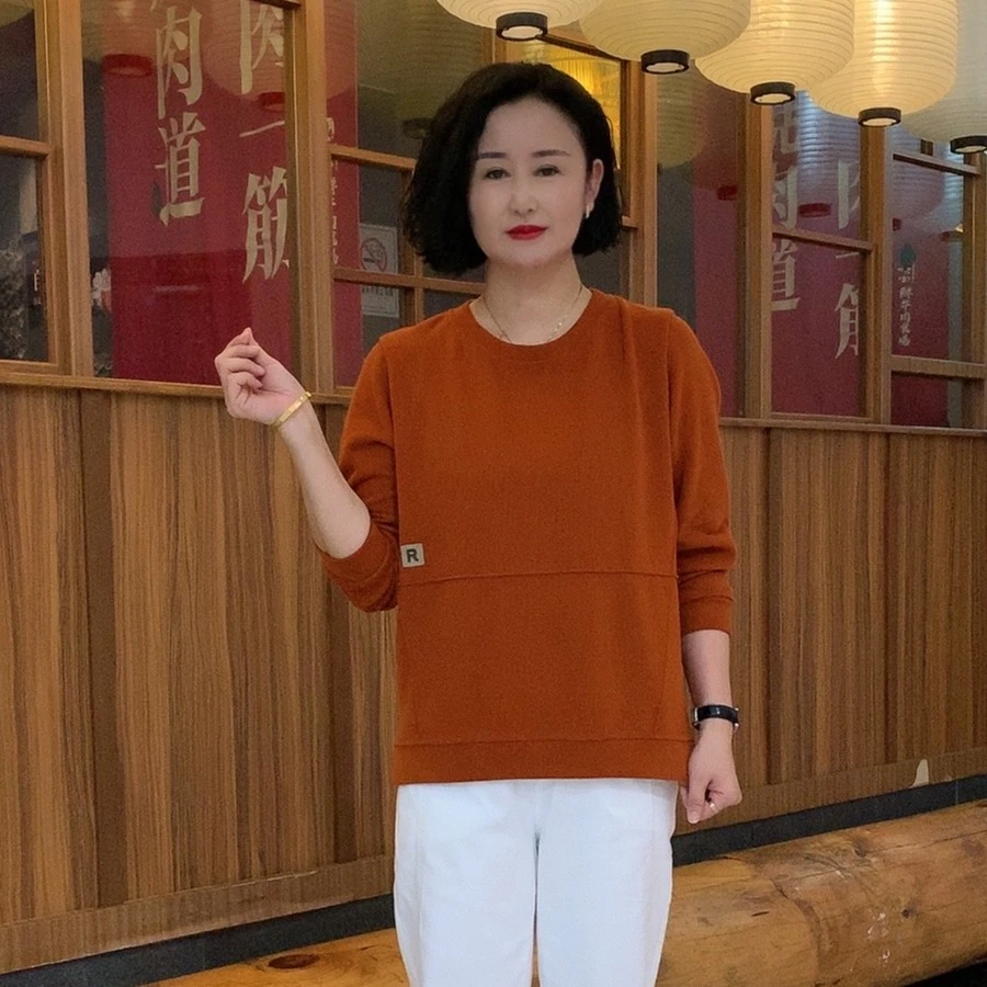 春秋简约百搭休闲时尚显瘦减龄纯色长袖妈妈装圆领宽松打底小衫