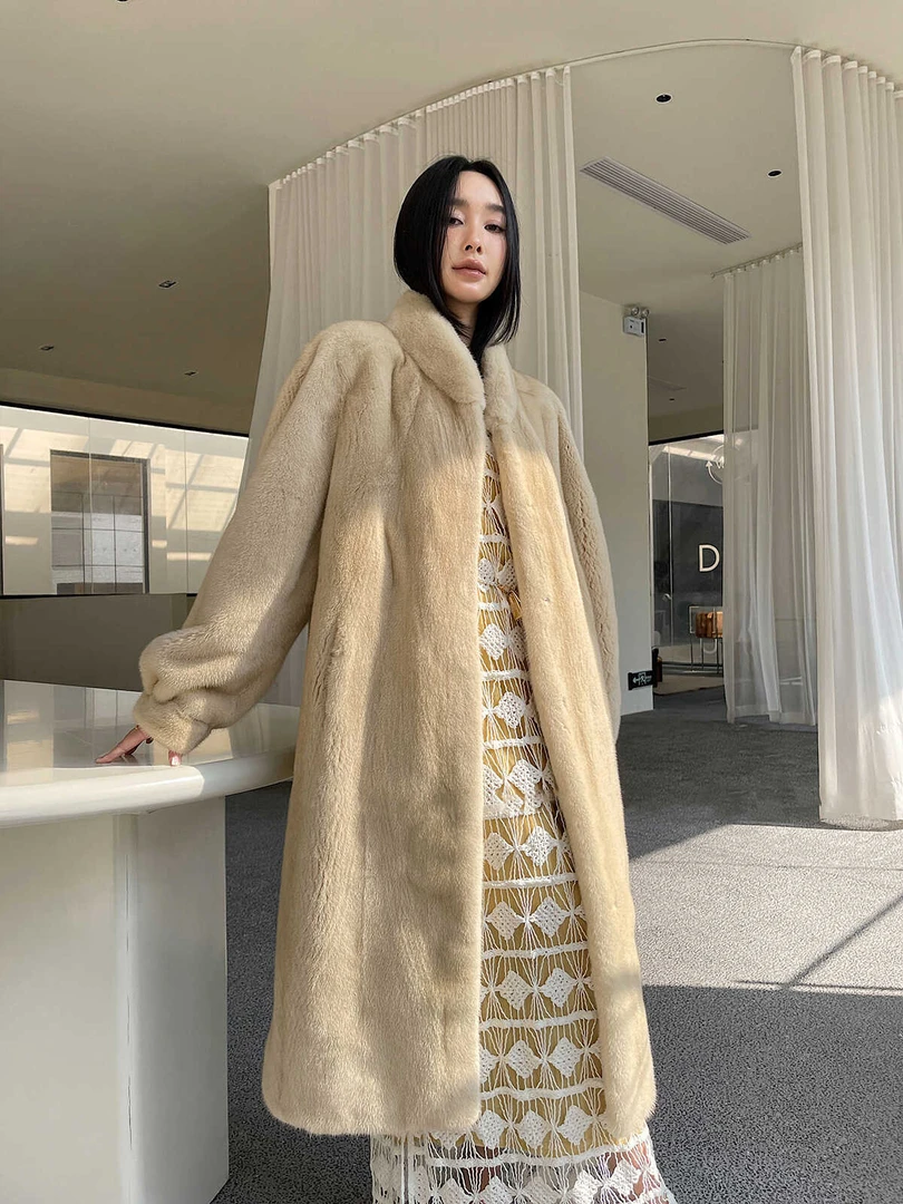 2025貂皮大衣女整貂进口紫标天鹅绒短二水貂立领长款简约皮草