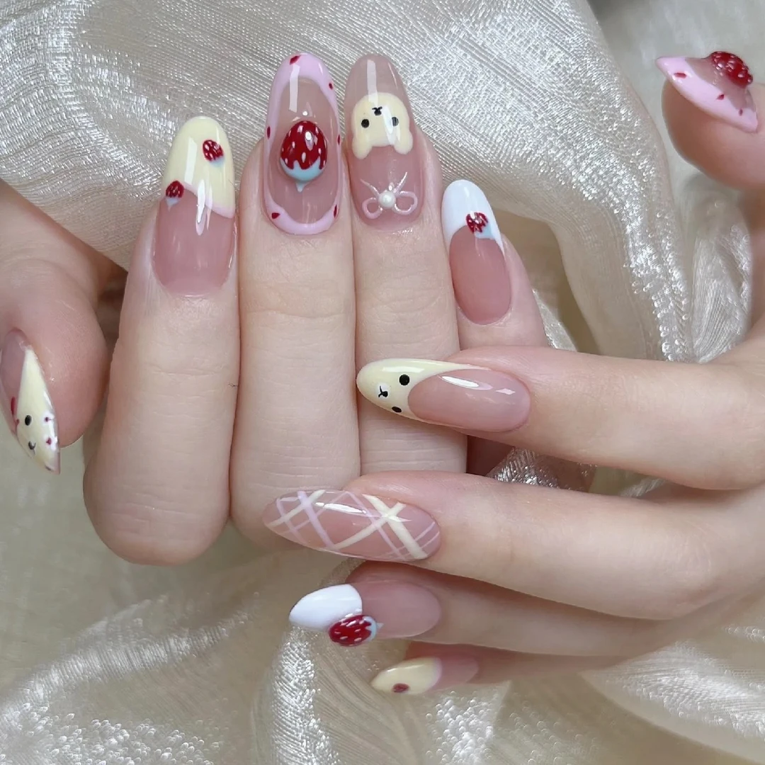 甜心草莓园手工穿戴甲甲片时尚冰透气质小熊白色穿戴式甜美彩色