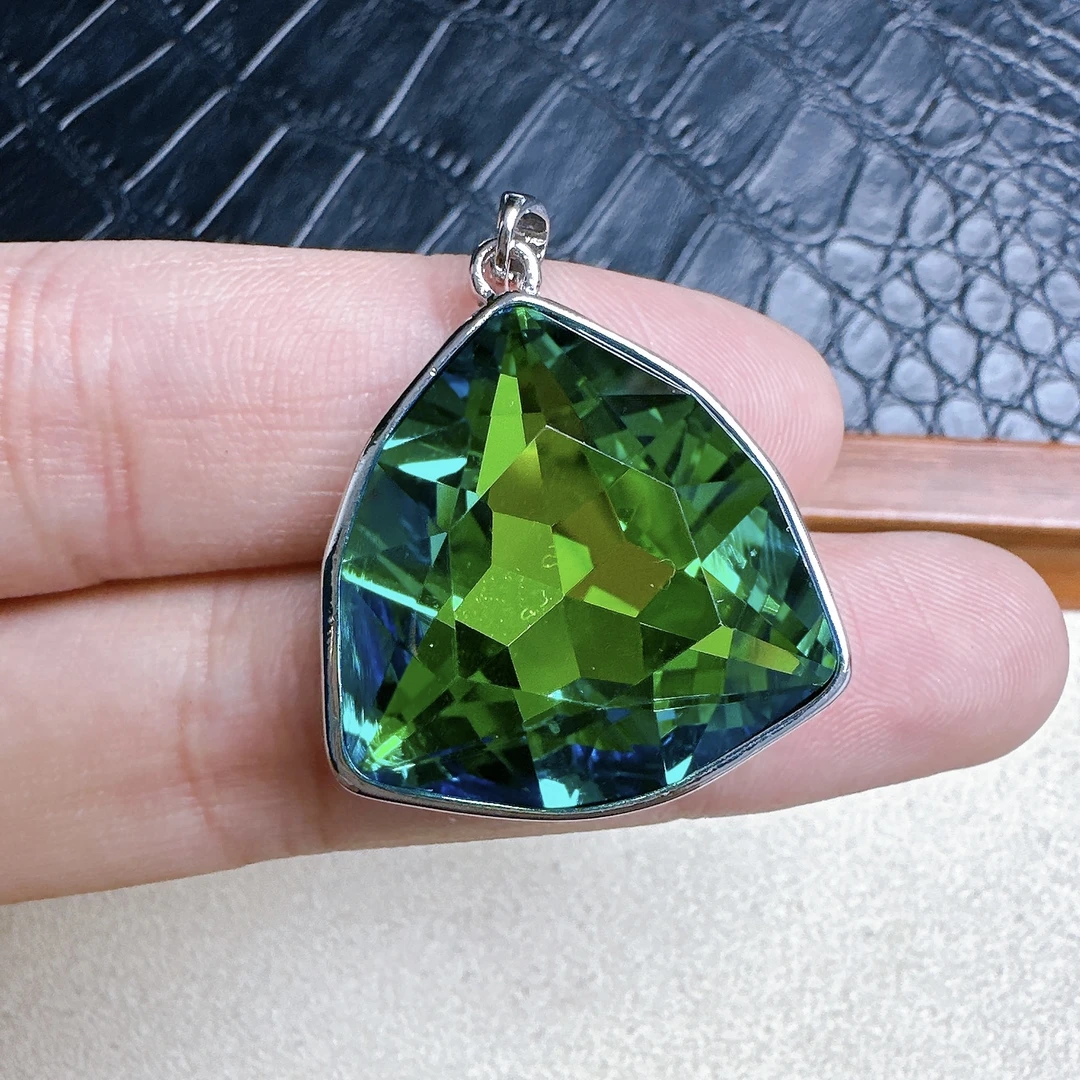 臻选吊坠 泰国春武里经典时尚绿吊坠M610