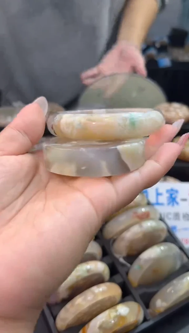 【闪购商品】石英质玉手镯未镶嵌赠品镯心(61圈口)