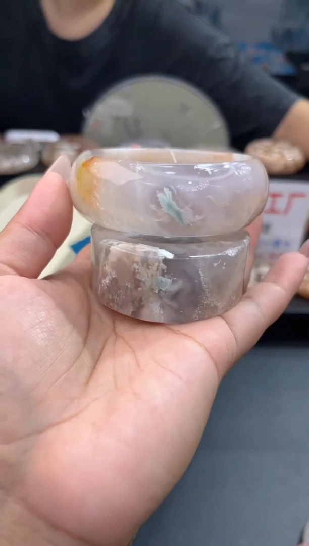 【闪购商品】石英质玉手镯未镶嵌赠品镯心(60圈口)