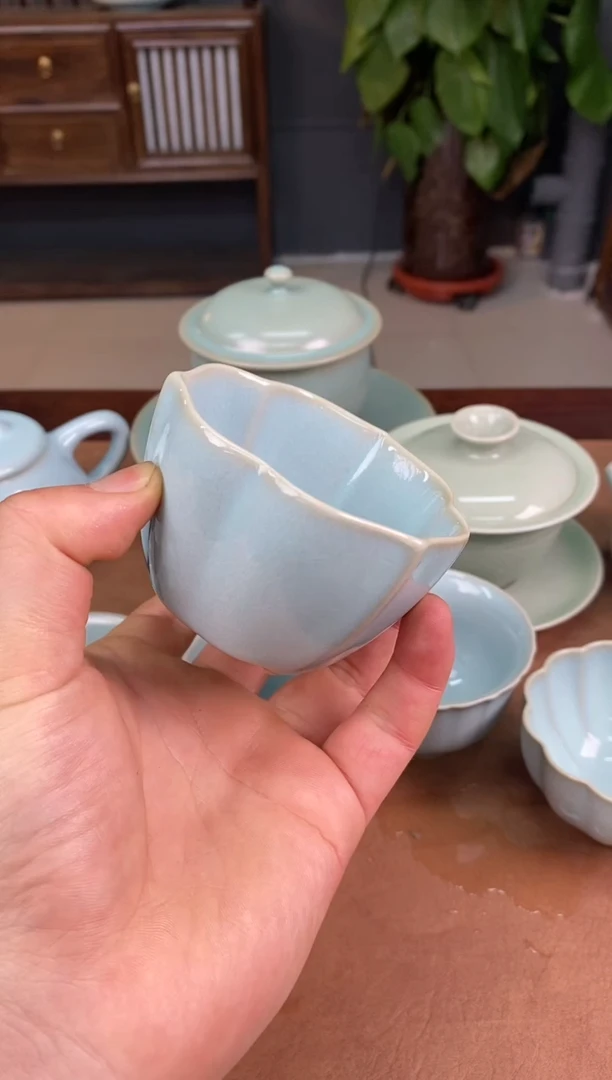 【闪购商品】瓷杯三足花口
