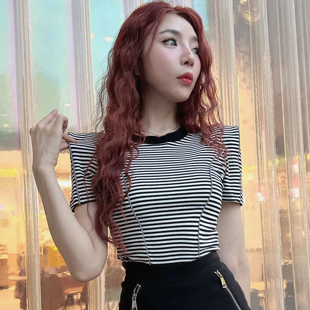 黑白条拼接垫肩修身性感T恤感夏季棉弹力圆领百搭高腰上衣