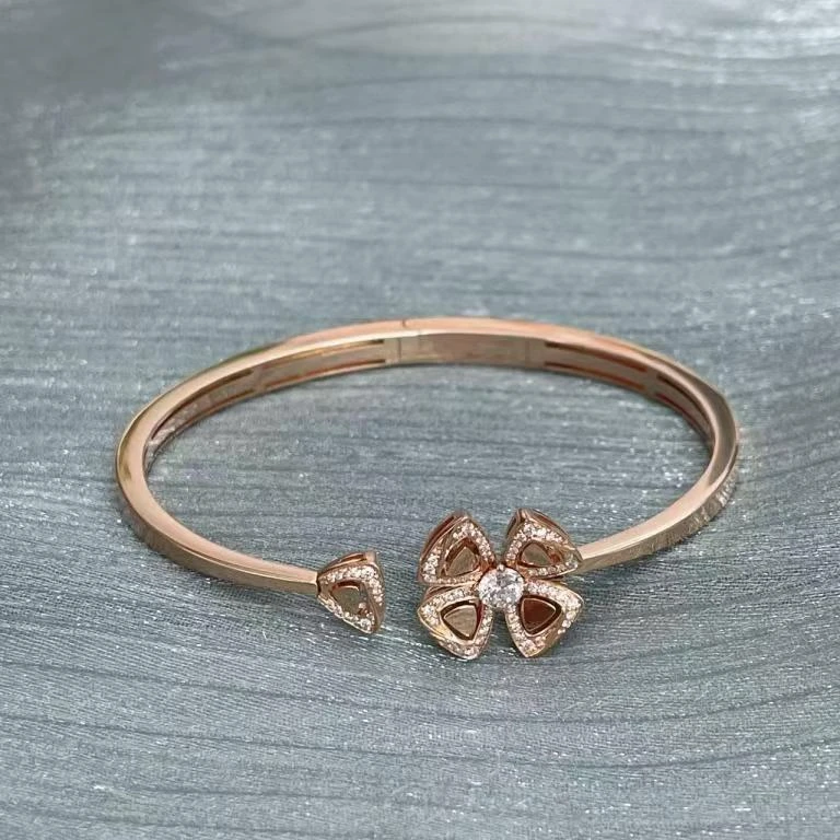 99新 BVLGARI/宝格丽 FIOREVER 玫瑰金 咏绽花 手镯