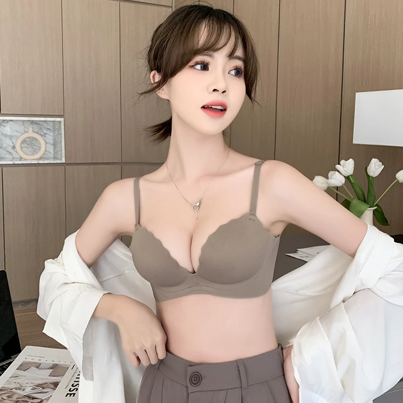 MiiOW/猫人无痕内衣女小胸显大聚拢防下垂收副乳无钢圈文胸套装