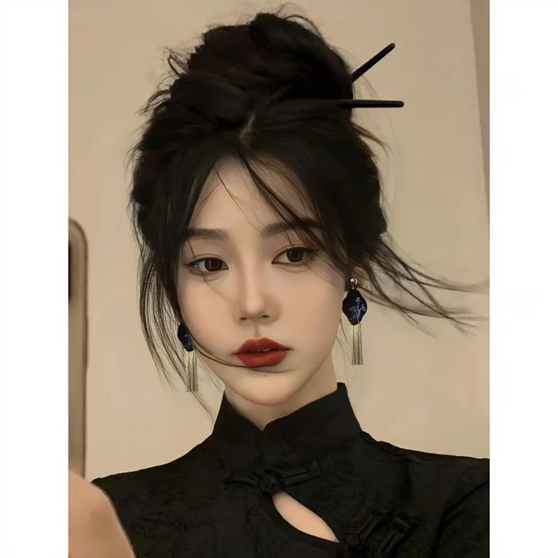 合金耳饰 新中式炫彩金属流苏耳环女小众高级感复古气质黑色耳饰