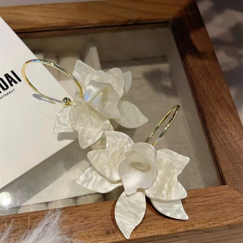 铜合金树脂耳饰 小众设计感栀子白咖复古花朵耳环花瓣气质耳饰品