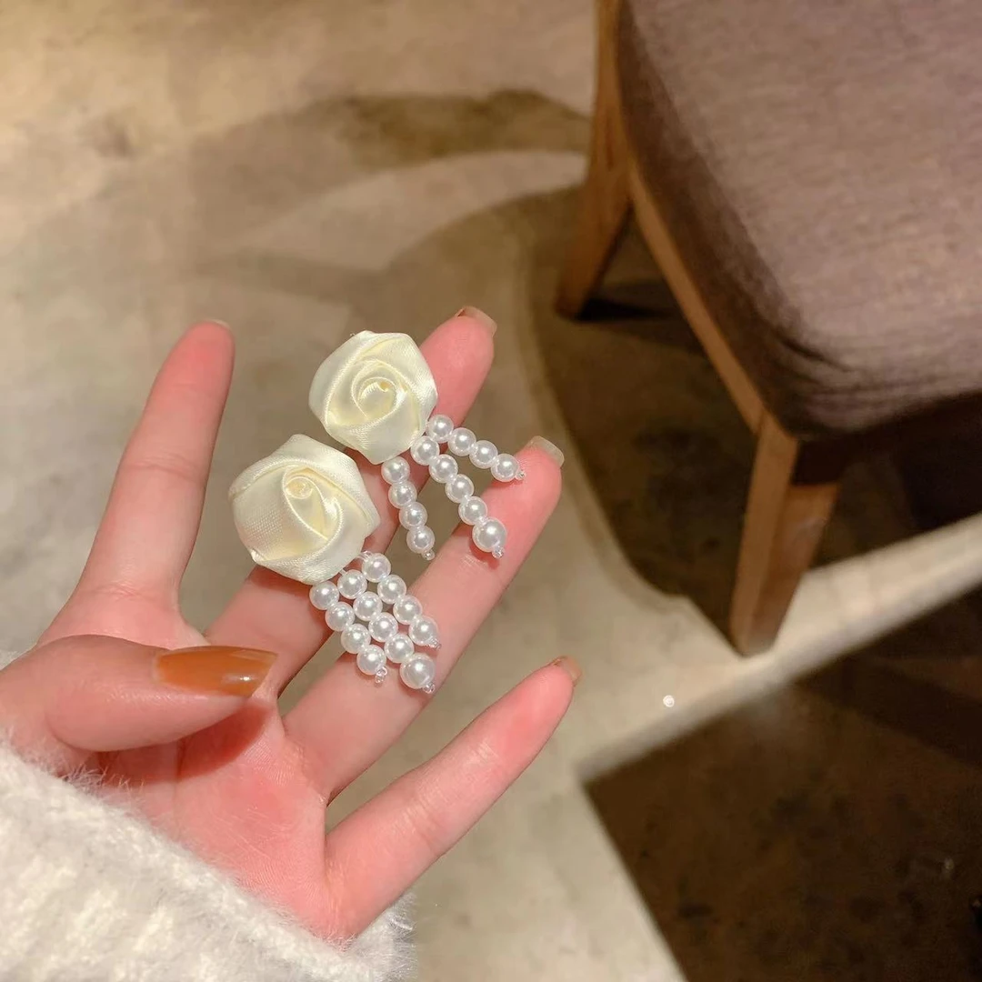 非金属布艺耳饰 法式复古超仙气质白色玫瑰花布艺流苏百搭耳饰