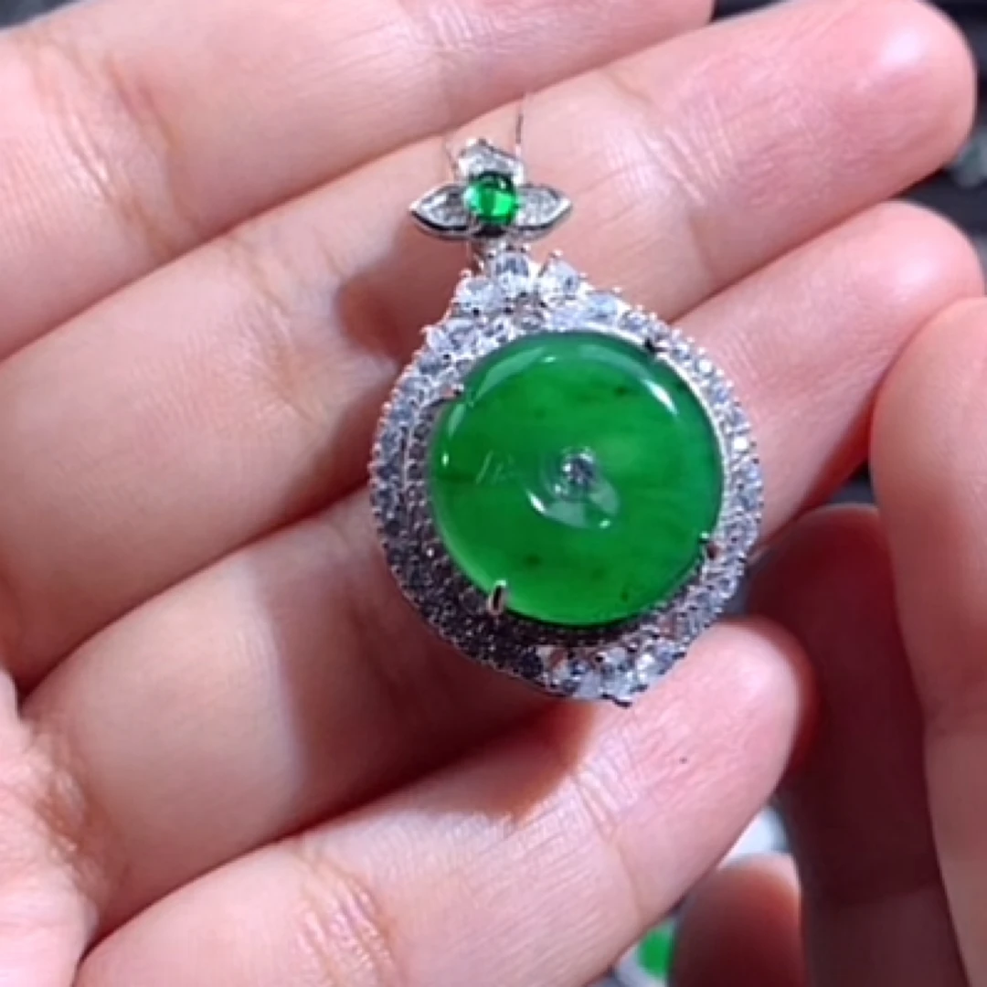 天然翡翠A货吊坠