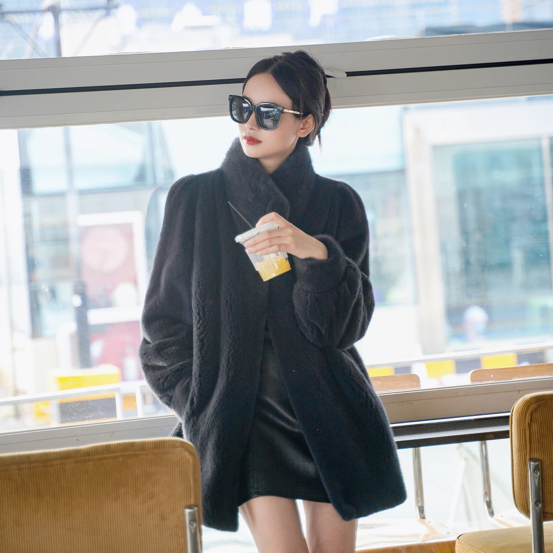 2024年新款丹麦进口短二母貂洋气时尚女外套中长款气质保暖秋冬