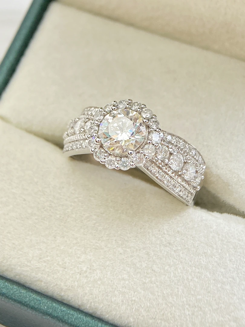 【六言精选01】【1克拉】K白戒指 18K金镶嵌钻石