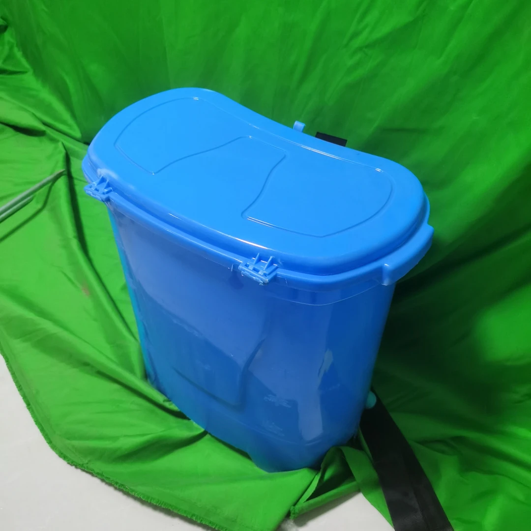 【注意：是个桶，不是施肥器】施肥器的背桶带连接旋钮+滤网+背带