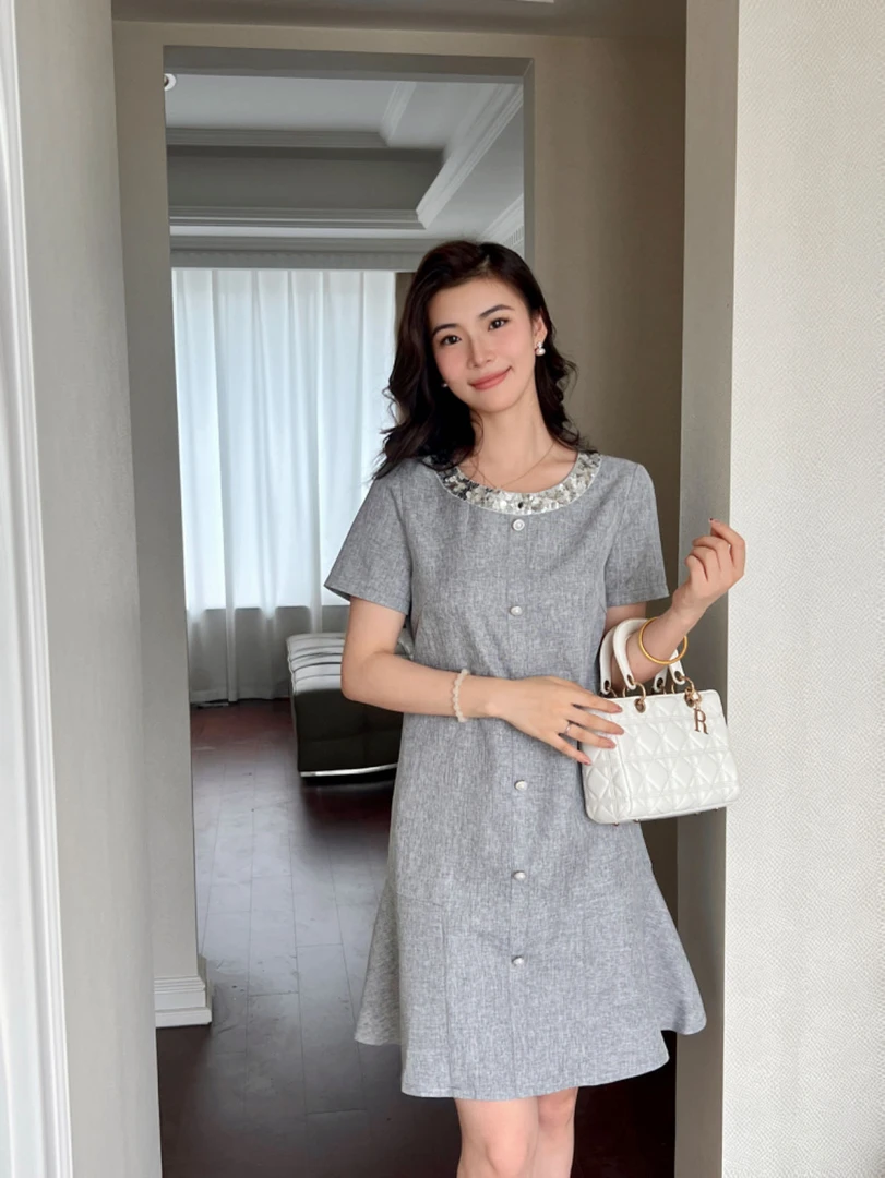 Molly Manor/莫莉庄园夏季法式时尚减龄气质设计感女装连衣裙
