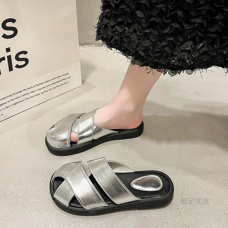 时尚包头拖鞋女士外穿2024夏季新款复古镂空一脚蹬软底防滑厚底鞋