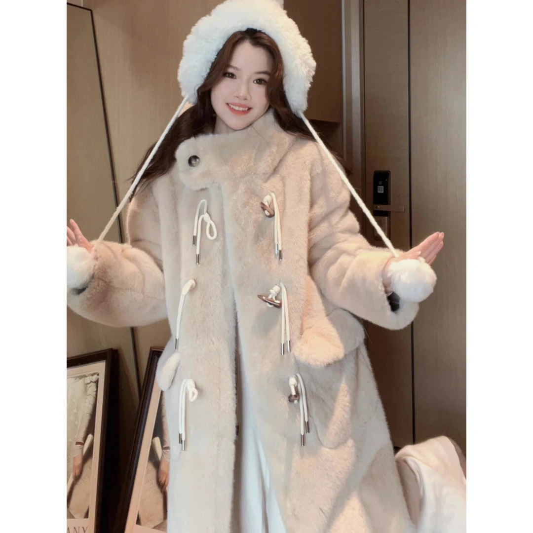 2023年冬季新款皮毛一体仿水貂绒外套女连帽长款牛角扣毛毛绒大衣