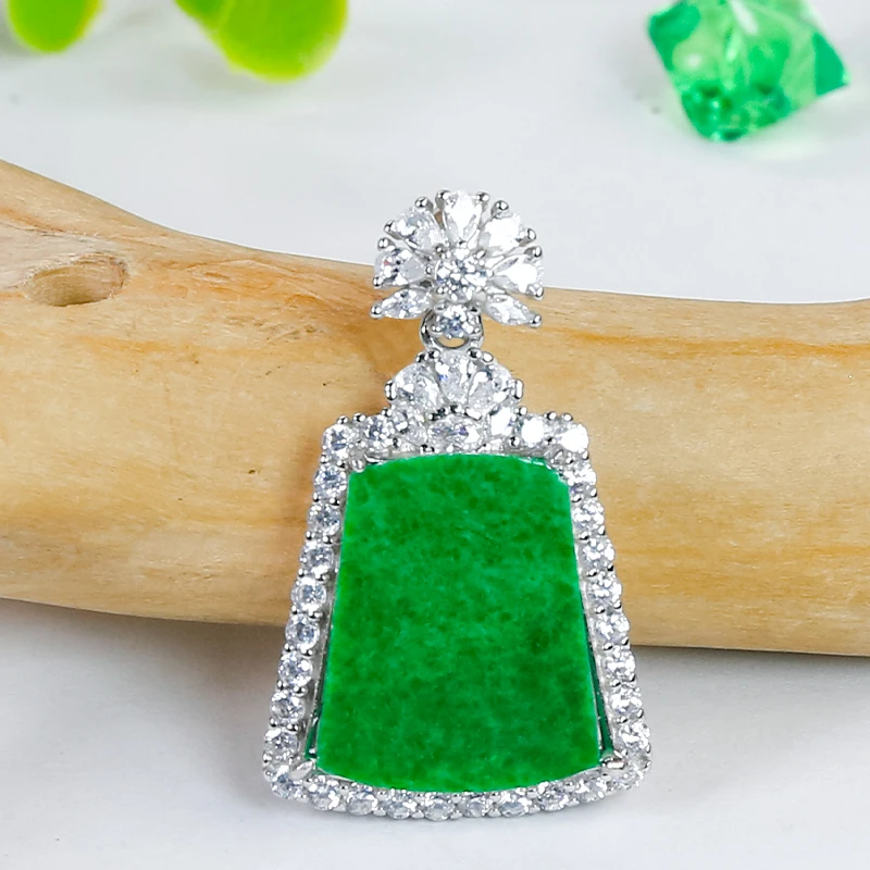 天然翡翠A货精致时尚百搭满绿翡翠银白色扇形无事牌单吊坠