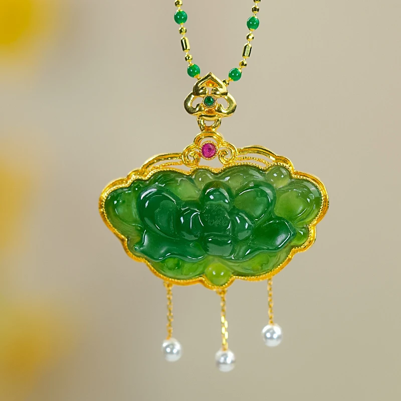 18k金镶嵌-和田玉精美设计感步步生莲碧玉莲花吊坠
