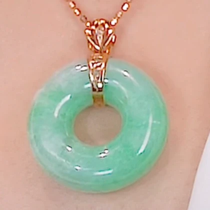 18k金镶嵌-阳绿翡翠a货甜甜圈吊坠