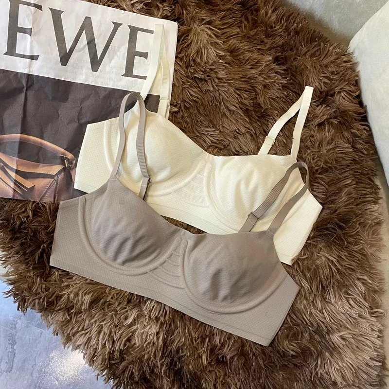 法式无痕薄杯一片式内衣女舒适胸大显小防下垂无钢圈软支撑内衣女