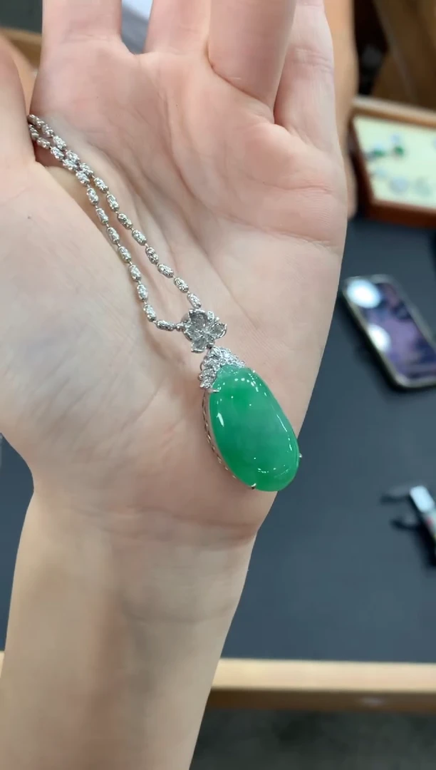 【闪购商品】翡翠吊坠(不含链)18K金镶嵌不退不换