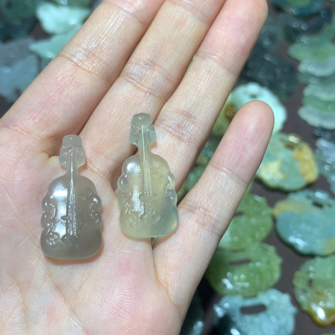 【闪购商品】蛇纹石玉颈饰未镶嵌v**1