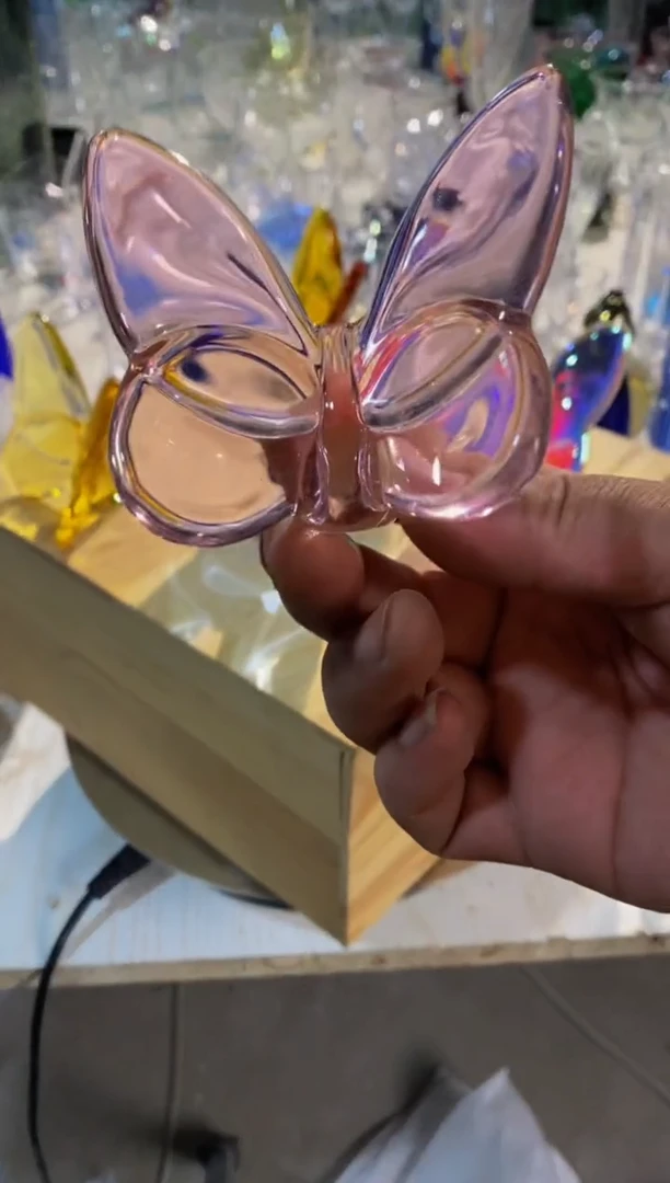 【闪购商品】粉色水晶蝴蝶摆件