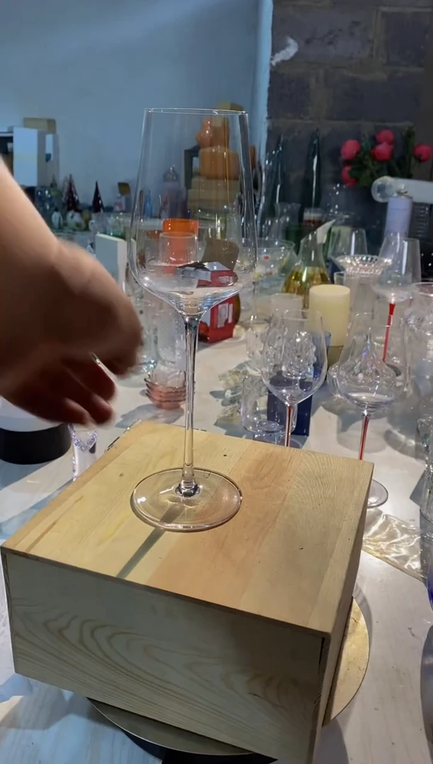 【闪购商品】盘古水晶高脚杯一对
