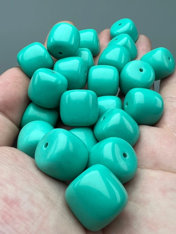 【人工处理】高瓷绿老型大桶珠16*15mm一个
