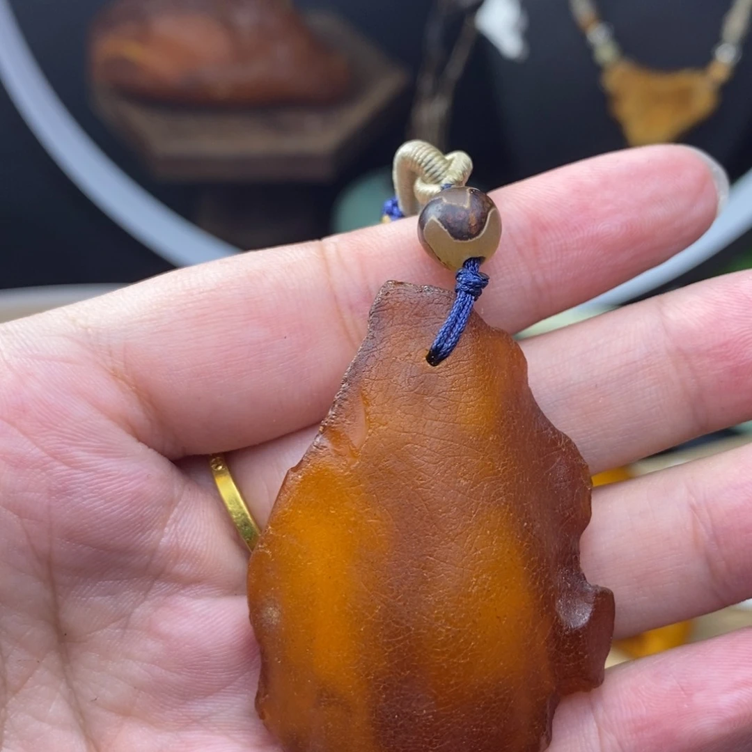 琥珀颈饰未镶嵌唐