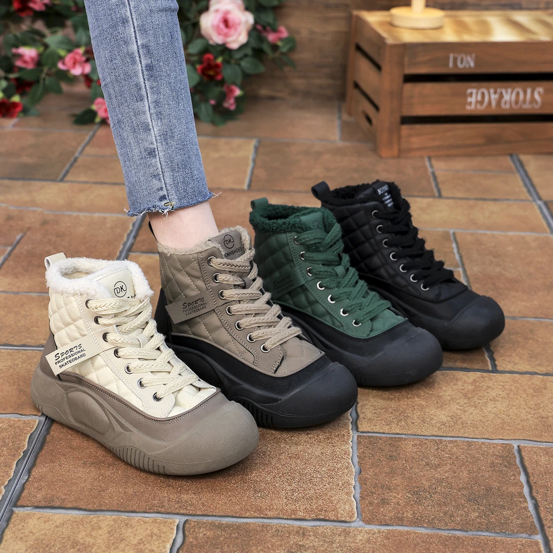 冬季新款高帮女靴平底休闲百搭加绒保暖防水软底防滑加厚女靴子