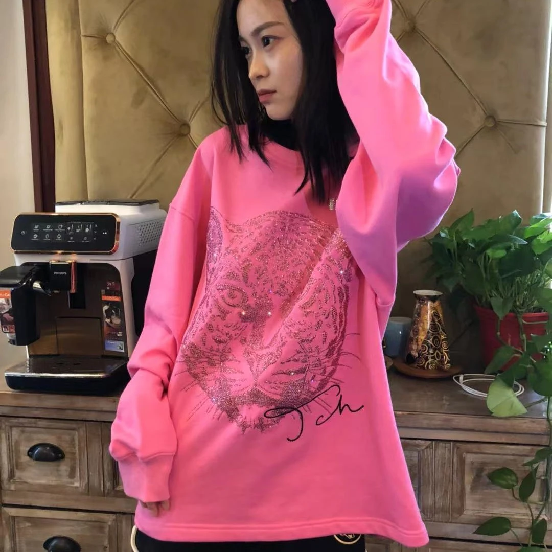 TCH潮牌豹头重工烫钻时尚休闲粉色甜美圆领套头卫衣T21111C6070