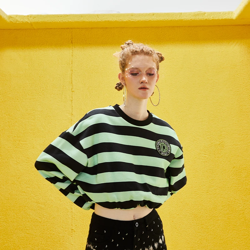 TCH服饰店播-条纹字母圆领撞色长袖卫衣S69A116001