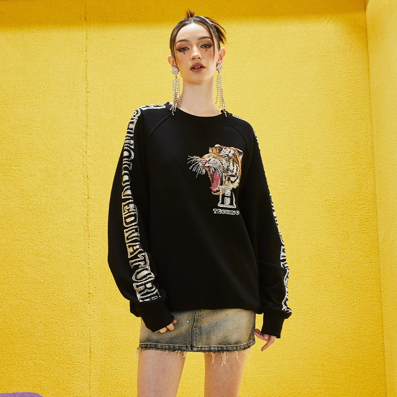 北京花乡-TCH潮牌时尚卫衣套头烫钻虎头拼色圆领卫衣T69A116030