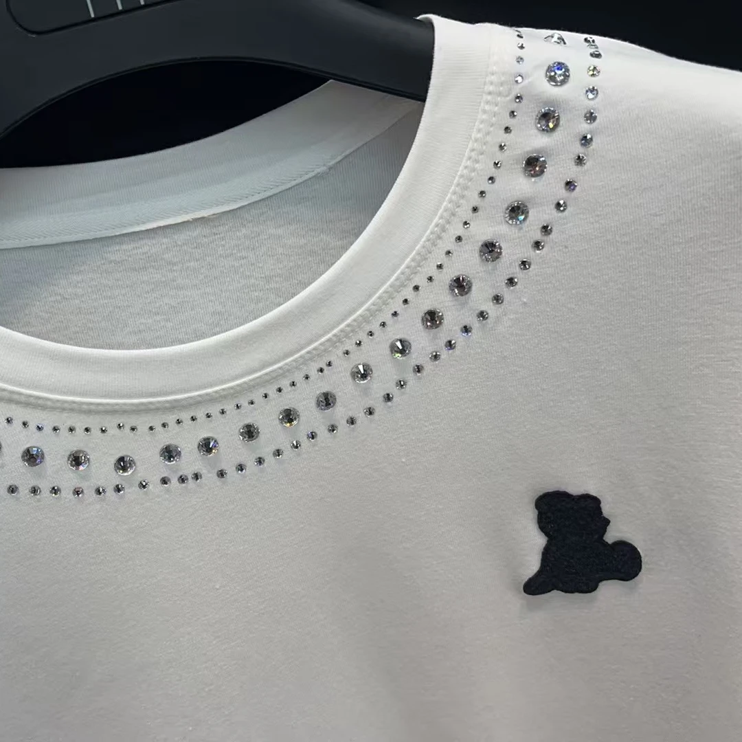 重庆大融城-TCH轻奢时尚简约白色圆领长袖T72C11S9001