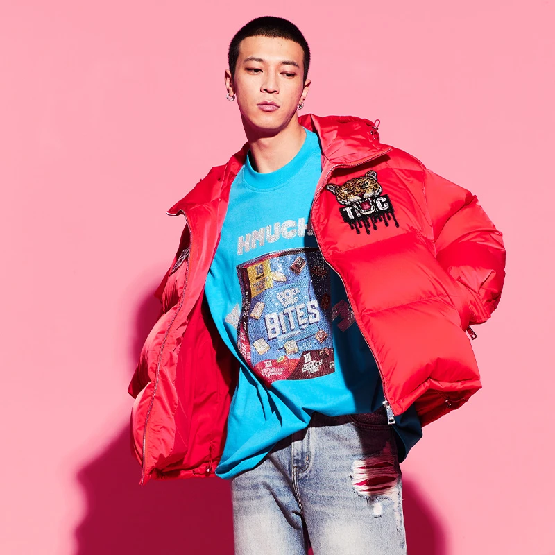 TCH店播服饰TCH-简约烫钻红色豹头羽绒服T69D198076