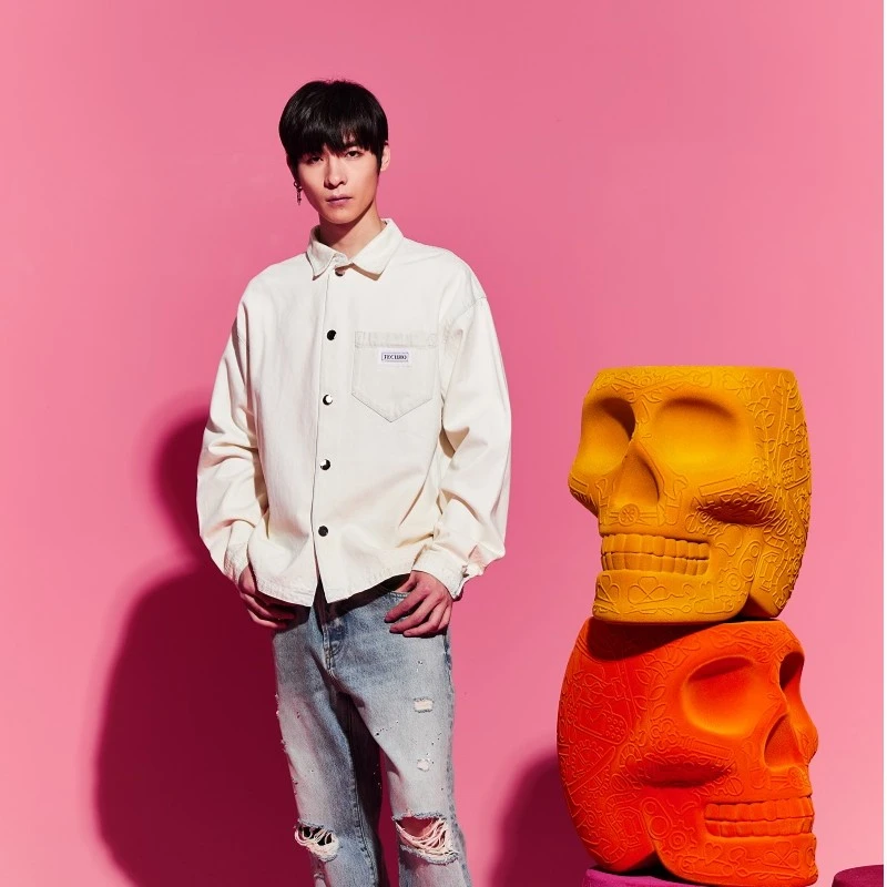 TCH服饰店播-白色时尚款牛仔衬衣情侣长袖男女同款T69C138007