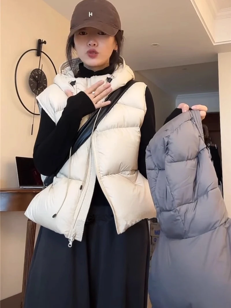 设计感羽绒马甲女短款连帽背心冬季新款2024宽松高级感小个子坎肩